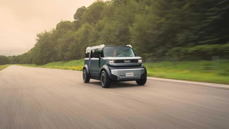 Dacia Hipster, la mini elettrica da 13.000 euro esce allo scoperto: 4 posti e si guida a 16 anni