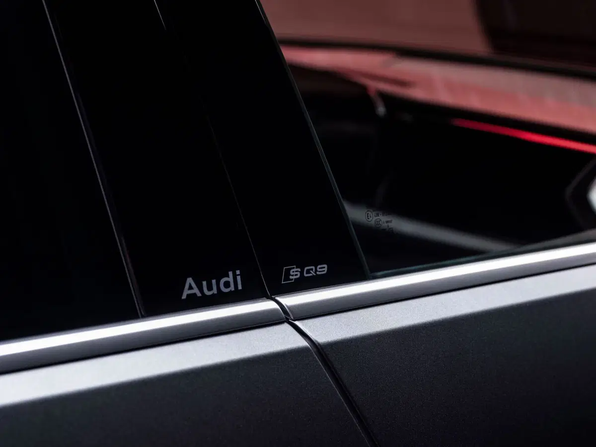 Audi Q9, il nuovo SUV ammiraglia debutta con 7 posti, lusso e tecnologia: è la più grande Audi di se (4)