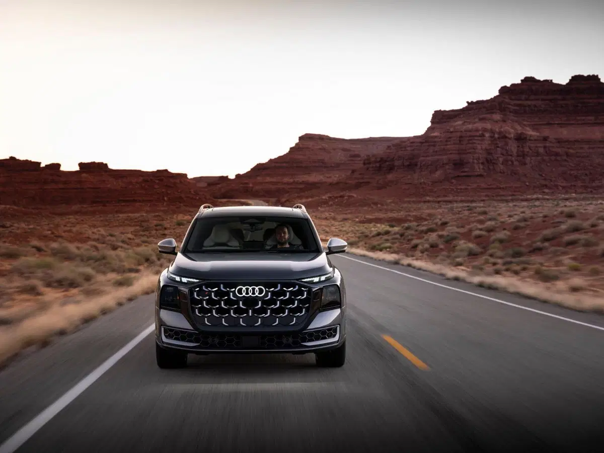 Audi Q9, il nuovo SUV ammiraglia debutta con 7 posti, lusso e tecnologia: è la più grande Audi di se (13)