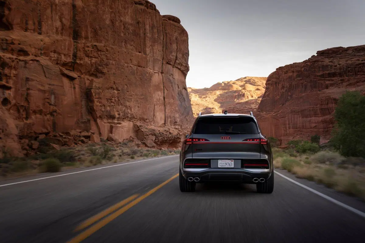 Audi Q9, il nuovo SUV ammiraglia debutta con 7 posti, lusso e tecnologia: è la più grande Audi di se (15)