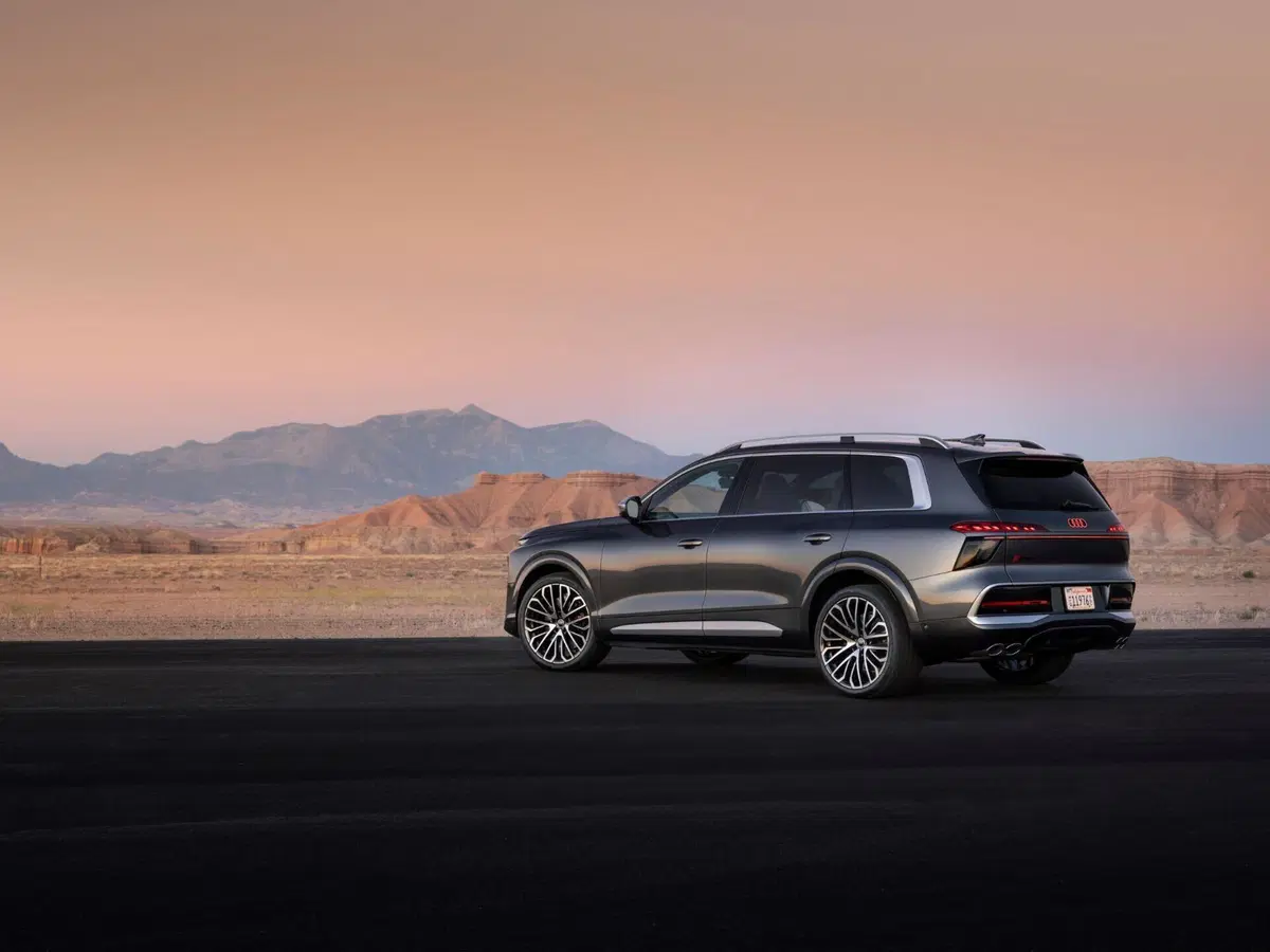 Audi Q9, il nuovo SUV ammiraglia debutta con 7 posti, lusso e tecnologia: è la più grande Audi di se (17)