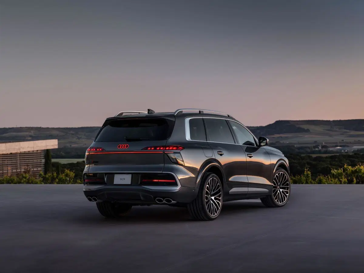 Audi Q9, il nuovo SUV ammiraglia debutta con 7 posti, lusso e tecnologia: è la più grande Audi di se (18)