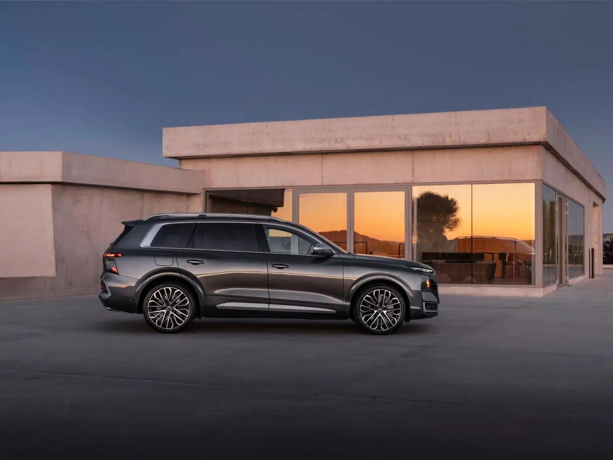 Audi Q9, il nuovo SUV ammiraglia debutta con 7 posti, lusso e tecnologia: è la più grande Audi di se (20)