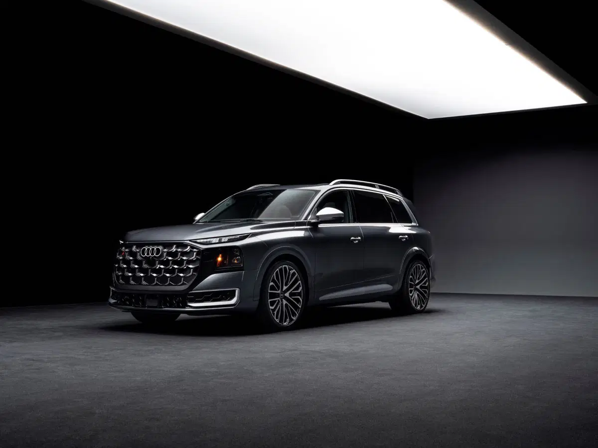 Audi Q9, il nuovo SUV ammiraglia debutta con 7 posti, lusso e tecnologia: è la più grande Audi di se (22)