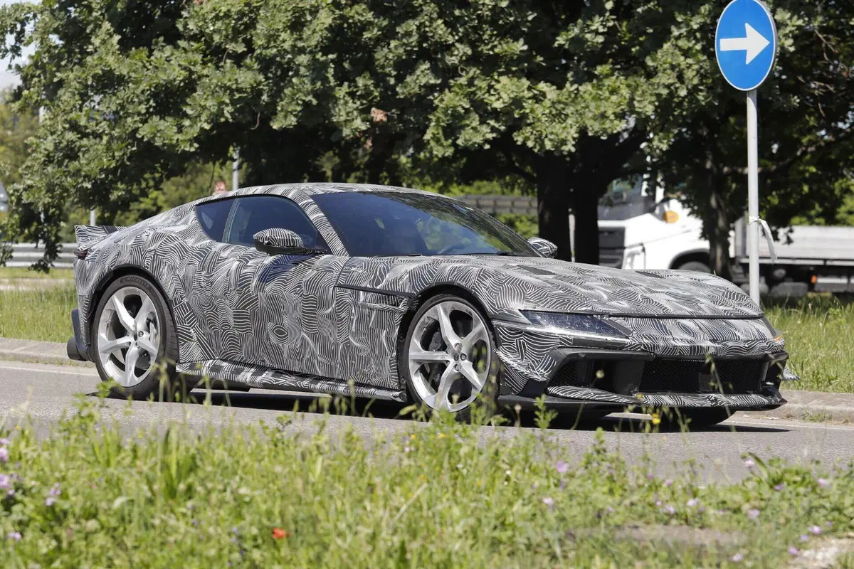 Ferrari 12Cilindri: dopo il finto manuale arriva una Versione Speciale? [Foto Spia] (3)