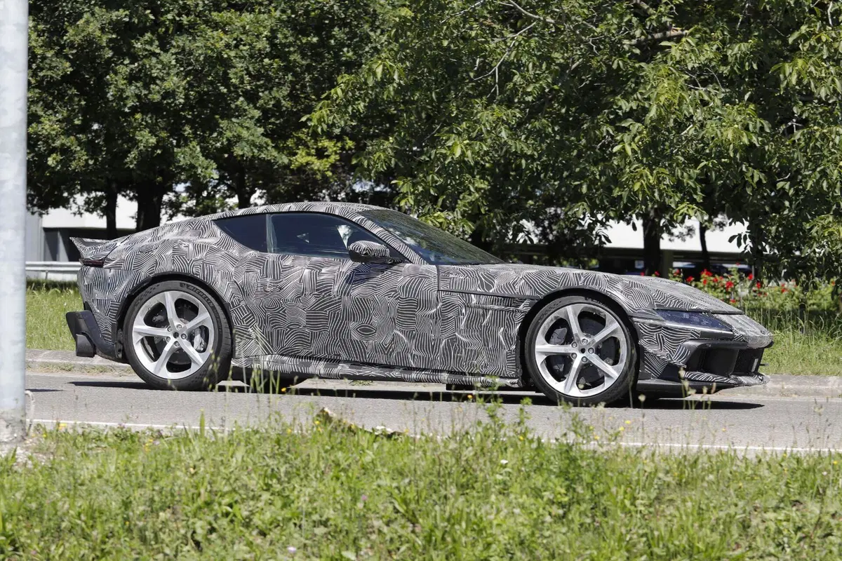 Ferrari 12Cilindri: dopo il finto manuale arriva una Versione Speciale? [Foto Spia] (4)