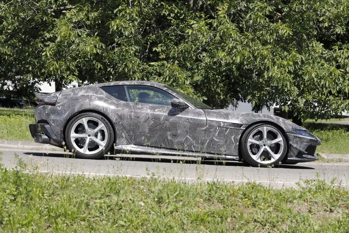 Ferrari 12Cilindri: dopo il finto manuale arriva una Versione Speciale? [Foto Spia] (5)
