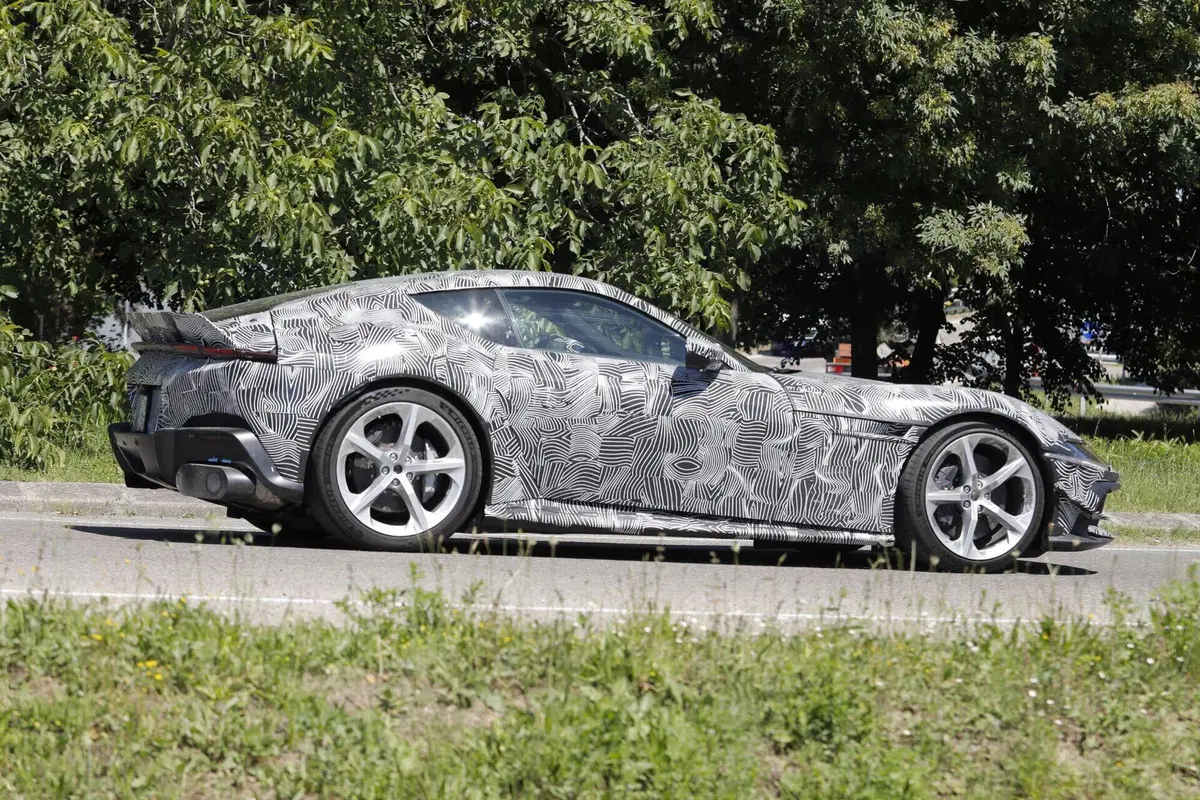 Ferrari 12Cilindri: dopo il finto manuale arriva una Versione Speciale? [Foto Spia] (6)
