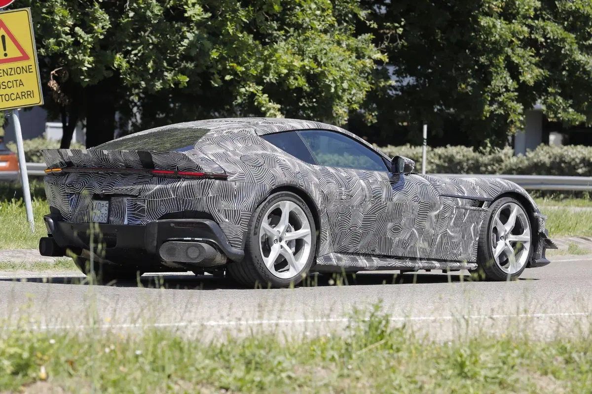 Ferrari 12Cilindri: dopo il finto manuale arriva una Versione Speciale? [Foto Spia] (8)