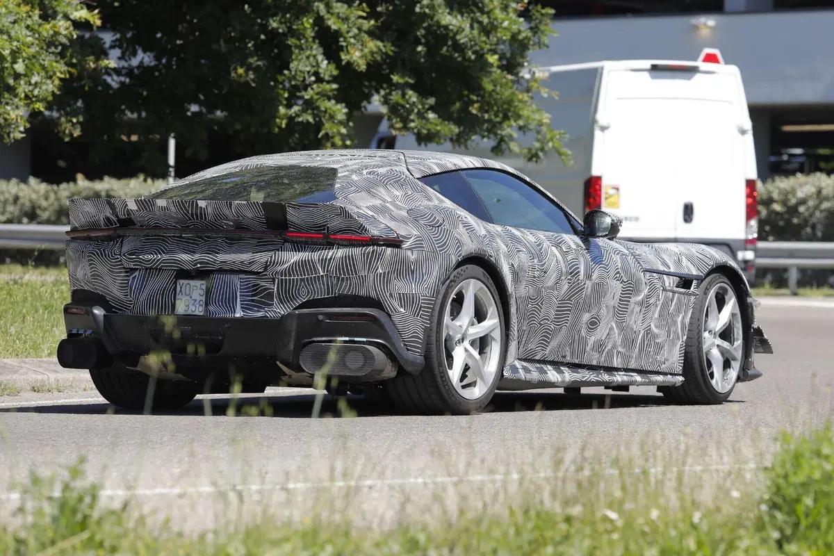 Ferrari 12Cilindri: dopo il finto manuale arriva una Versione Speciale? [Foto Spia] (9)