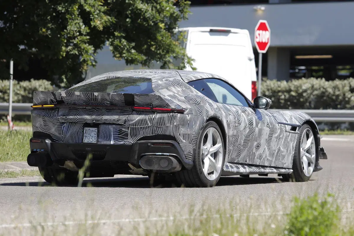 Ferrari 12Cilindri: dopo il finto manuale arriva una Versione Speciale? [Foto Spia] (10)