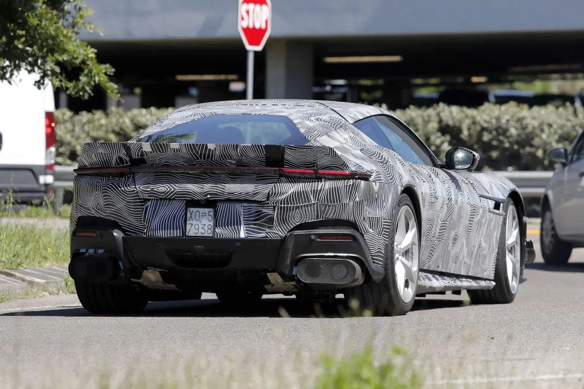 Ferrari 12Cilindri: dopo il finto manuale arriva una Versione Speciale? [Foto Spia] (11)