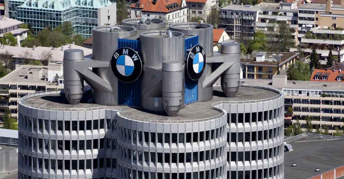 BMW taglia 8.000 posti di lavoro: la crisi dell&rsquo;auto tedesca colpisce anche Monaco