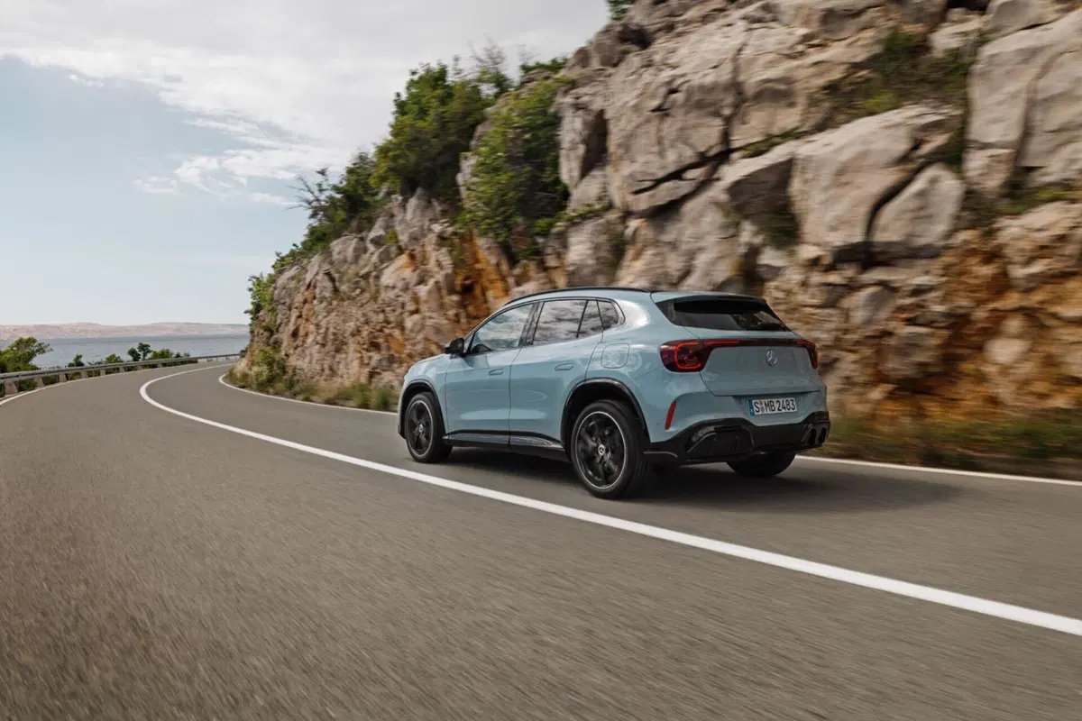 Nuova Mercedes GLA: il SUV si reinventa tra design, elettrificazione e tecnologia [VIDEO] (9)