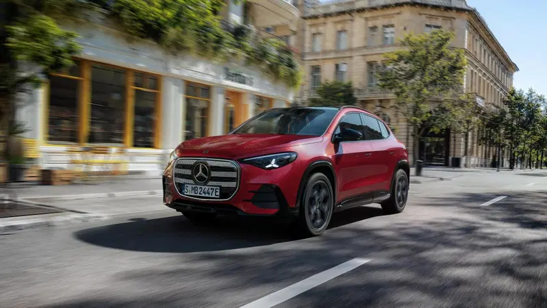 Nuova Mercedes GLA: il SUV si reinventa tra design, elettrificazione e tecnologia [VIDEO]