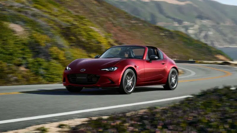 Mazda MX-5, la quinta generazione guarda agli elettroni (senza ingrassare): nel futuro del brand c'&egrave; anche una supercar