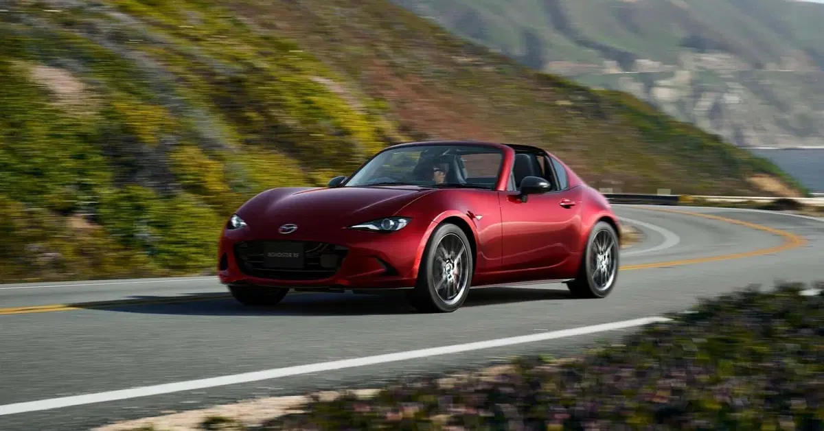 Mazda MX-5, la quinta generazione guarda agli elettroni (senza ingrassare): nel futuro del brand c'&egrave; anche una supercar