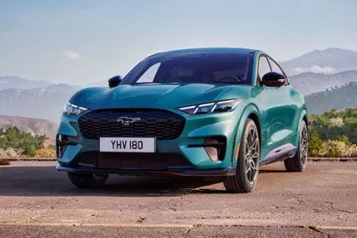 Ford chiude il trimestre in rosso per l'elettrico, ma alza le stime sui profitti del 2026