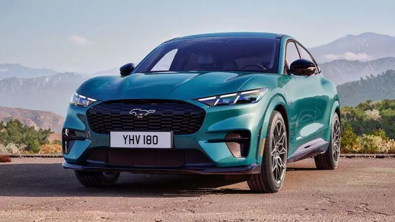 Ford chiude il trimestre in rosso per l'elettrico, ma alza le stime sui profitti del 2026