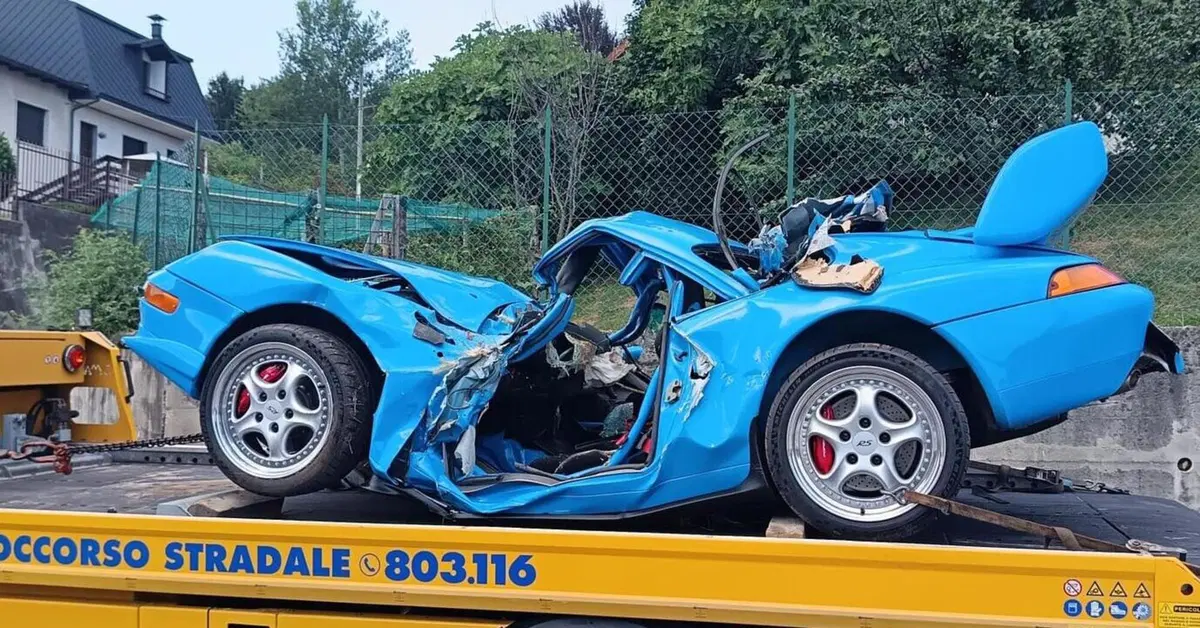 Tragedia sul Mottarone: Porsche esce di strada durante le riprese di uno spot, muore un pilota esper
