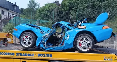 Tragedia sul Mottarone: Porsche esce di strada durante le riprese di uno spot, muore un pilota esper