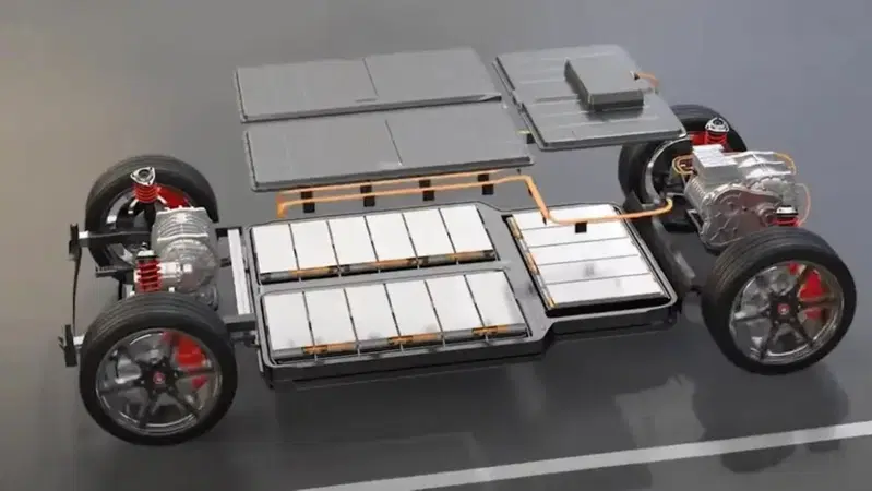 Cosa succede alle batterie elettriche finite? Ecco le due strategie opposte di Cina e Occidente (e qual &egrave; la migliore)
