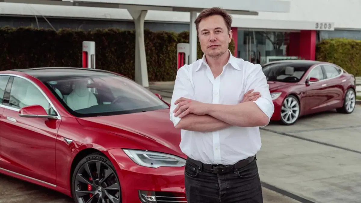 Tesla crolla in Borsa e brucia 140 miliardi. Il "fidatevi di me" di Elon Musk non funziona pi&ugrave;