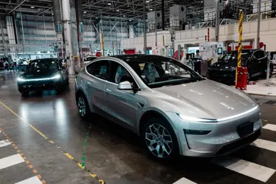 Tesla sotto indagine negli USA: oltre 150 segnalazioni per guasti alle sospensioni anteriori