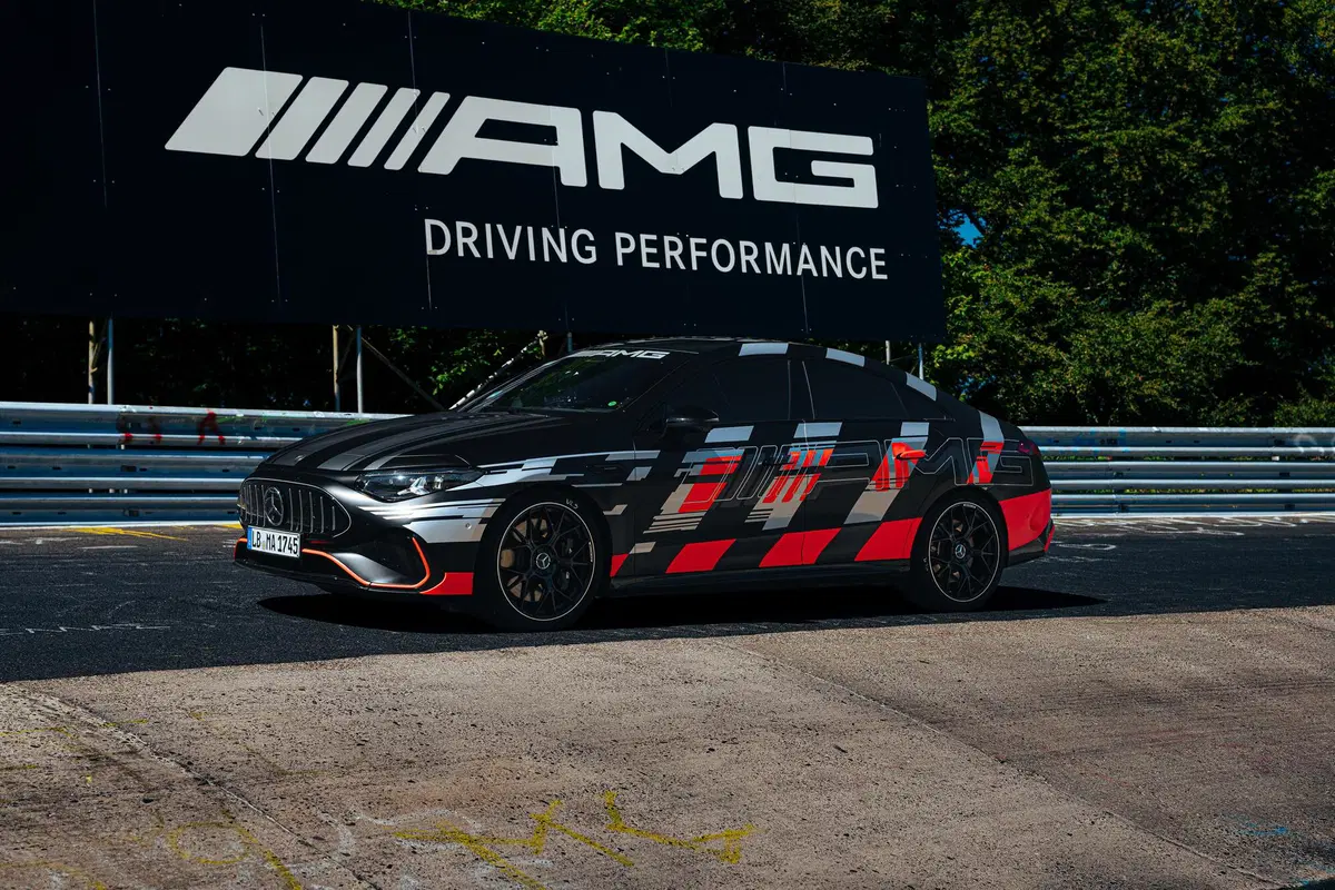 Mercedes-AMG CLA 45 elettrica: record al N&uuml;rburgring, &egrave; la pi&ugrave; veloce del segmento