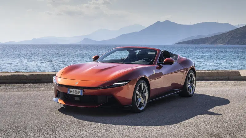 Ferrari Amalfi Spider: tetto in tela, 640 CV e un V8 che sa ancora emozionare [VIDEO]