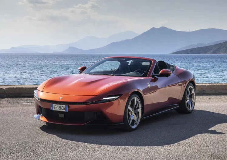 Ferrari Amalfi Spider: tetto in tela, 640 CV e un V8 che sa ancora emozionare [VIDEO]