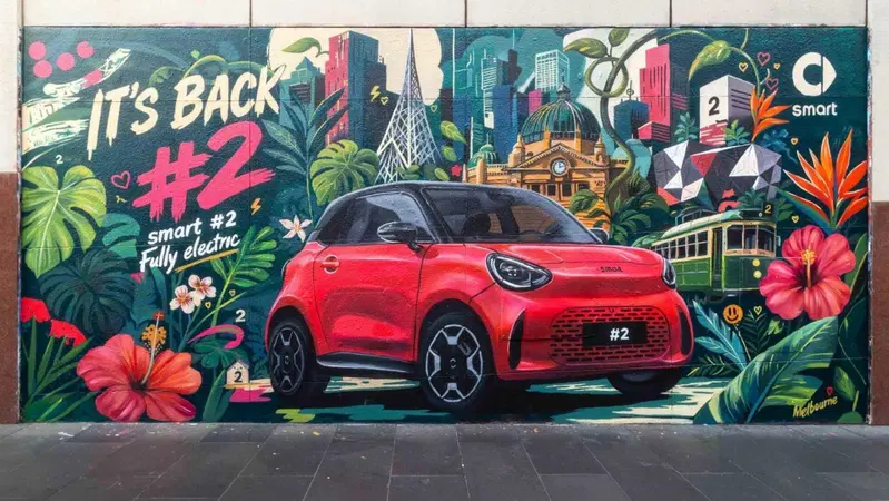 smart #2, la due posti elettrica torna e si svela sui muri di sei metropoli