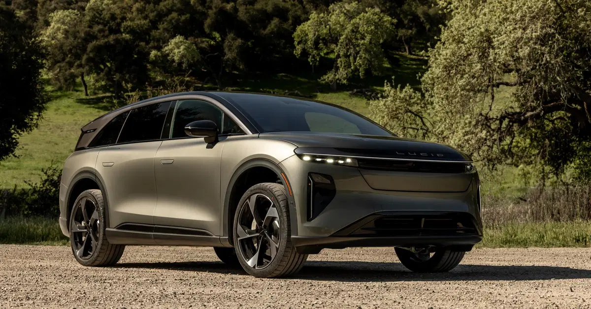 Lucid anticipa il SUV Cosmos e prepara una Gravity ad alte prestazioni: debutto a Monterey