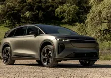 Lucid anticipa il SUV Cosmos e prepara una Gravity ad alte prestazioni: debutto a Monterey