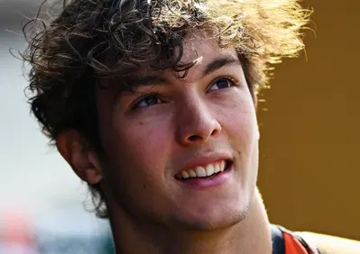 F1, Bearman avvisa la Ferrari: “Non aspetterò all'infinito Hamilton. Voglio il Mondiale”