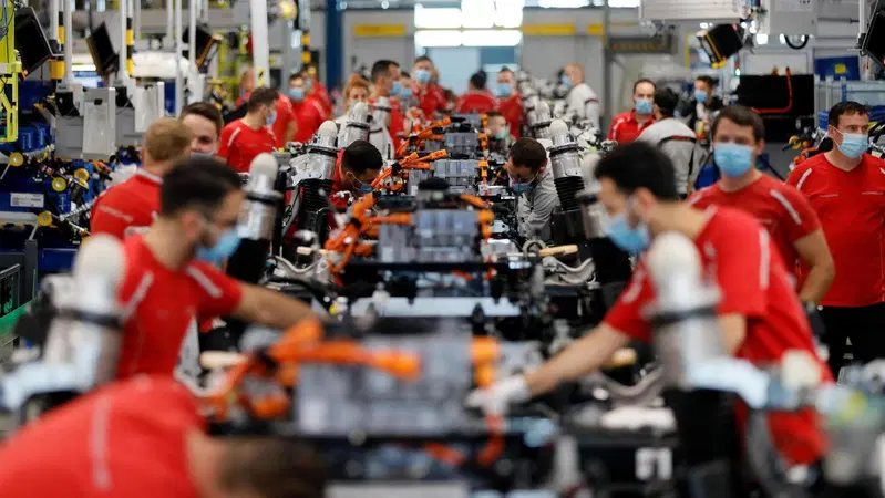 Auto elettriche usate: nel Regno Unito nasce il centro che ripara le batterie