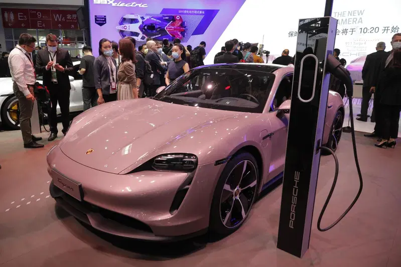 La Porsche Taycan &egrave; tra le auto pi&ugrave; svalutate di sempre