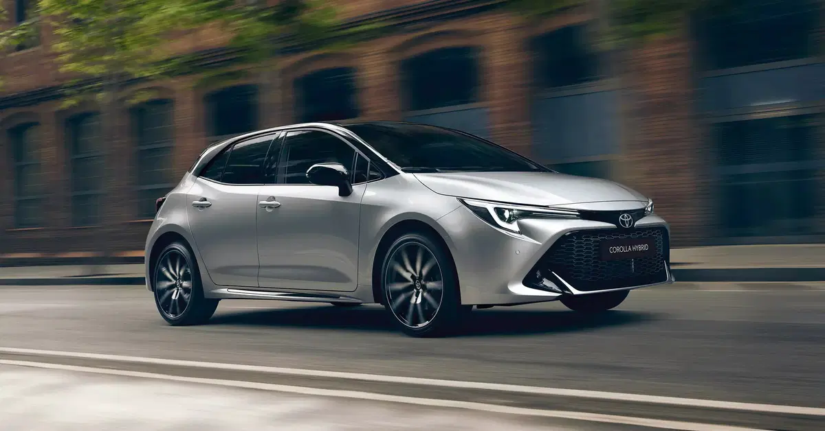 Toyota punta ancora sugli ibridi: nuovi investimenti e batterie di nuova generazione in arrivo