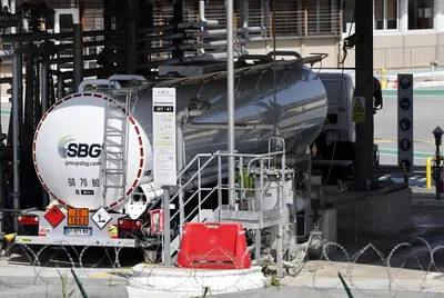Finto solvente, ma era benzina di contrabbando: sequestrati 33.000 litri al confine con l'Italia