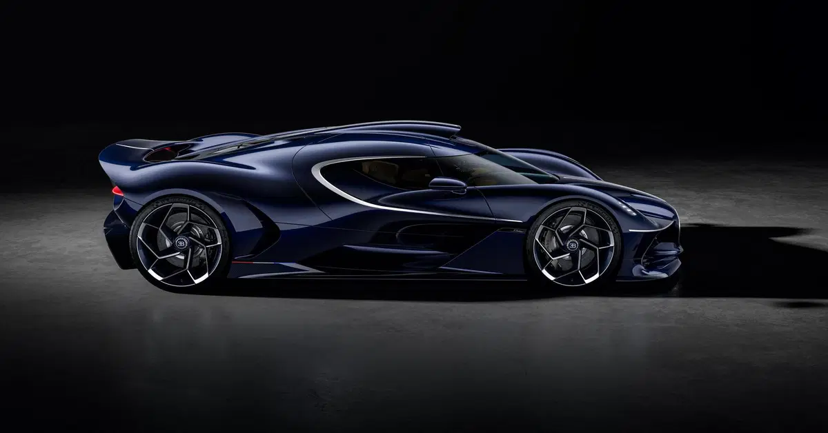 Bugatti Destrier, a Pebble Beach debutta la one-off da 1.600 CV derivata dalla Bolide