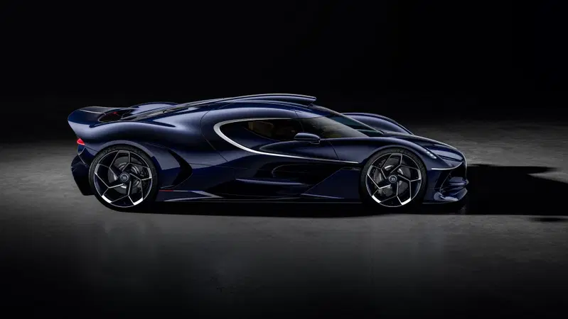 Bugatti Destrier, a Pebble Beach debutta la one-off da 1.600 CV derivata dalla Bolide