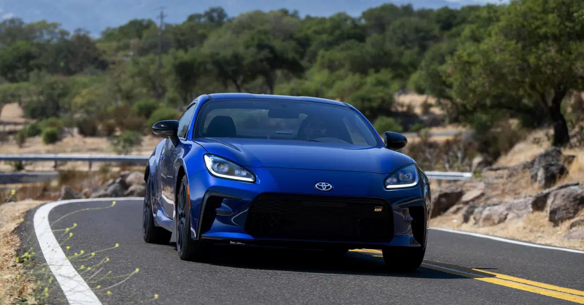 Toyota GR86 2027, arriva l'aggiornamento: migliora la dinamica di guida e debutta il nuovo EyeSight