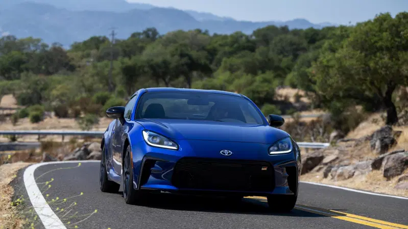 Toyota GR86 2027, arriva l'aggiornamento: migliora la dinamica di guida e debutta il nuovo EyeSight