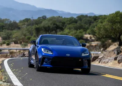 Toyota GR86 2027, arriva l'aggiornamento: migliora la dinamica di guida e debutta il nuovo EyeSight