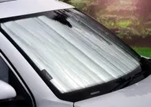 Parasole per auto: lo monti nel modo giusto? L'errore che trasforma l'abitacolo in un forno