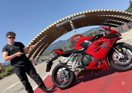 QJMotor SRK 921 RR: la prova della sportiva cinese. Pro e Contro [VIDEO]