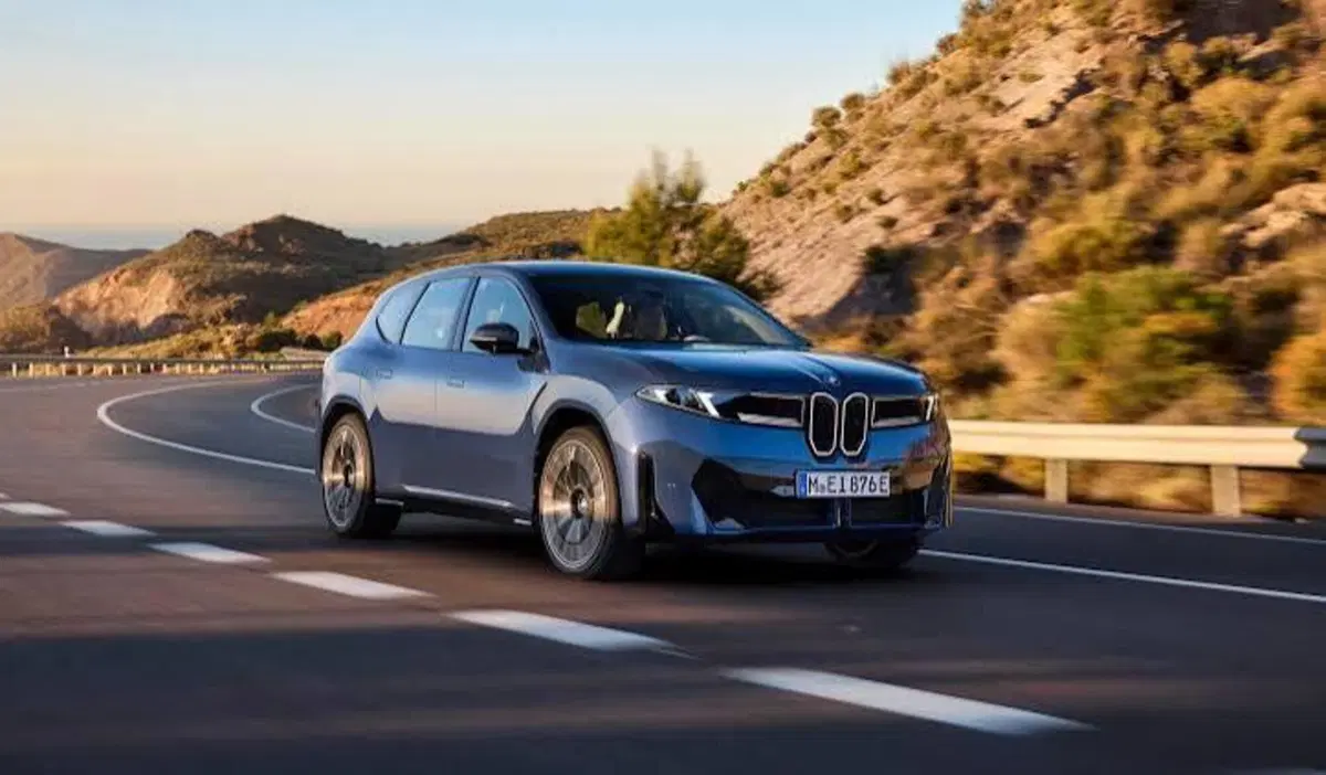 Auto elettriche, inquinamento e falsi miti: 1000 km di test con BMW iX3 e Pirelli P Zero E [VIDEO]