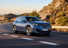 Auto elettriche, inquinamento e falsi miti: 1000 km di test con BMW iX3 e Pirelli P Zero E [VIDEO]