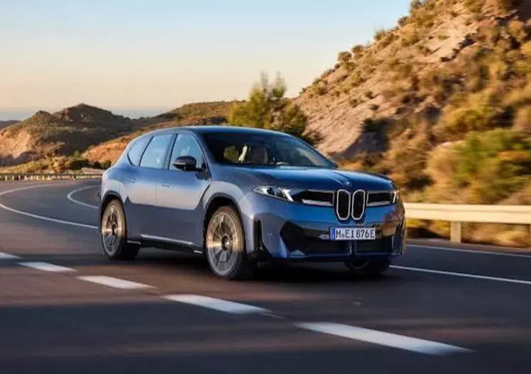 Auto elettriche, inquinamento e falsi miti: 1000 km di test con BMW iX3 e Pirelli P Zero E [VIDEO]