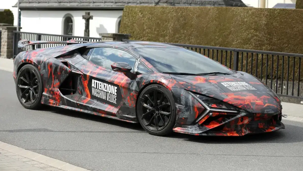 Lamborghini Revuelto SV, la nuova SuperVeloce è pronta al debutto: ecco cosa sappiamo (4)